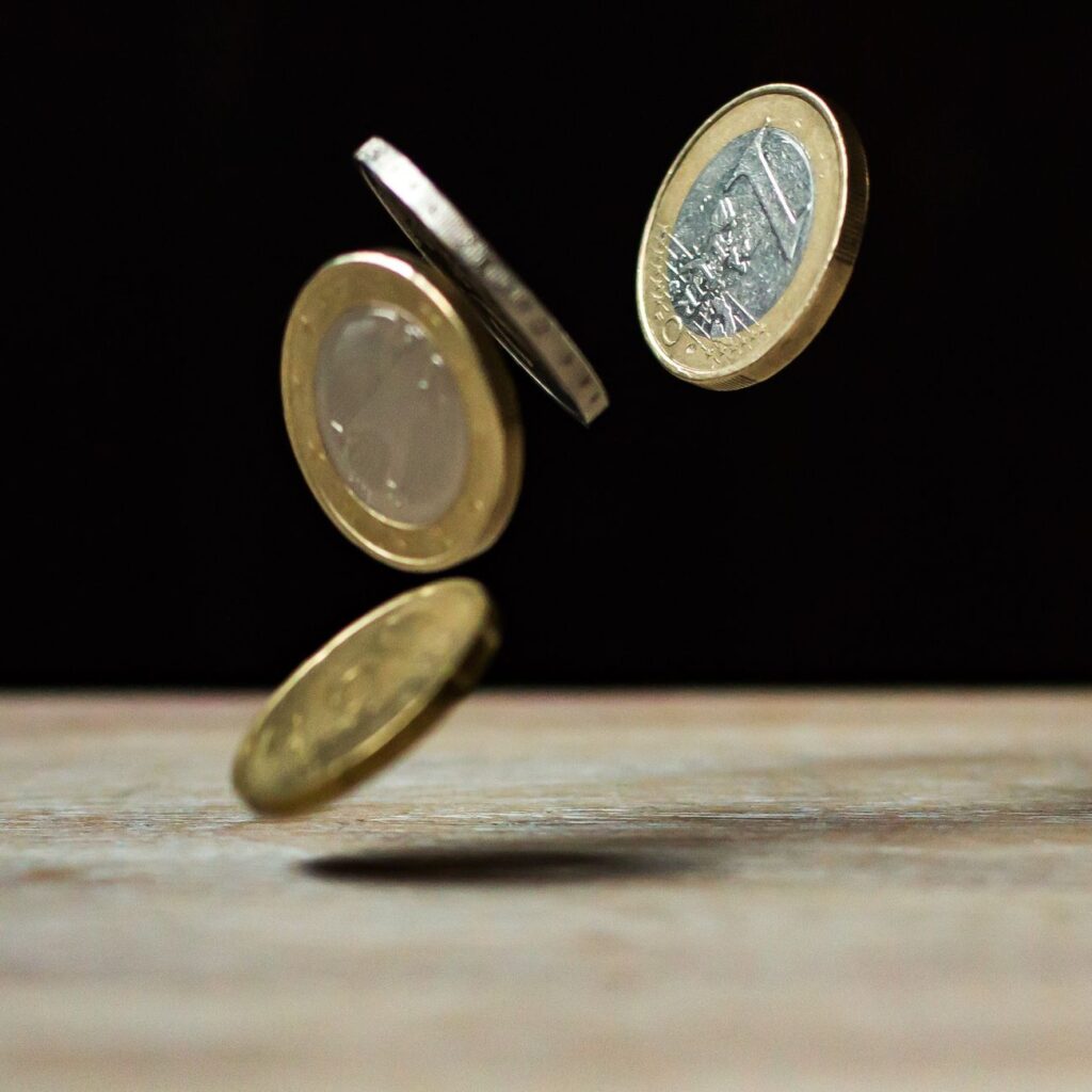 ¿Qué sucede si dejas de pagar tu seguro de vida? 1 pexels photo 210600 2